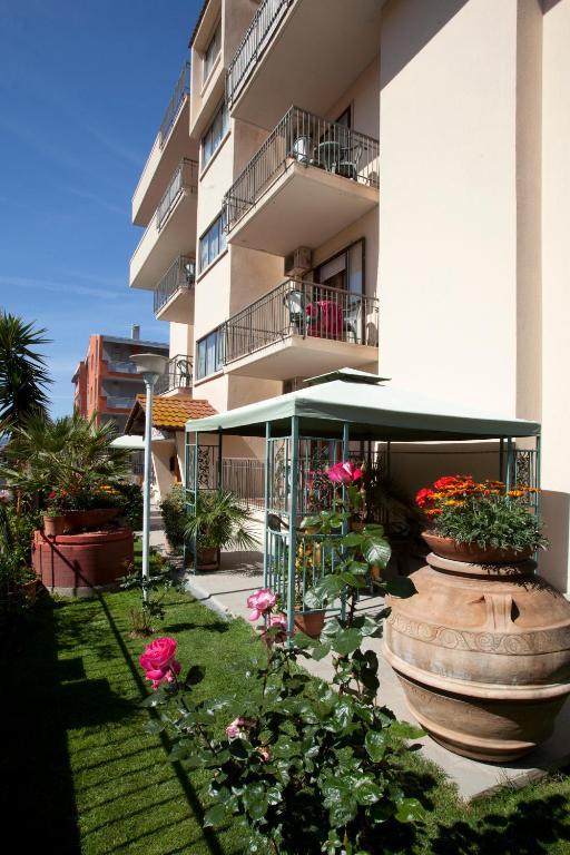 Hotel Corallo Албиния Экстерьер фото